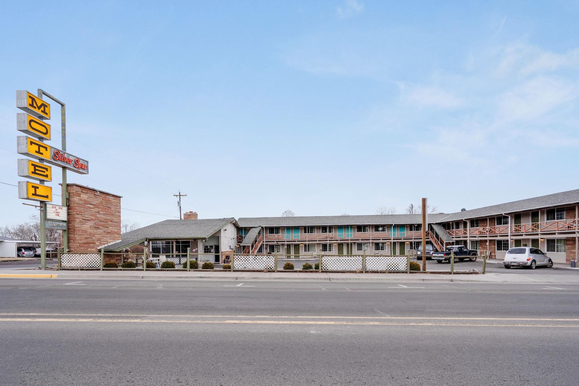 Oyo Silver Spur Hwy 20 Hotel 2*