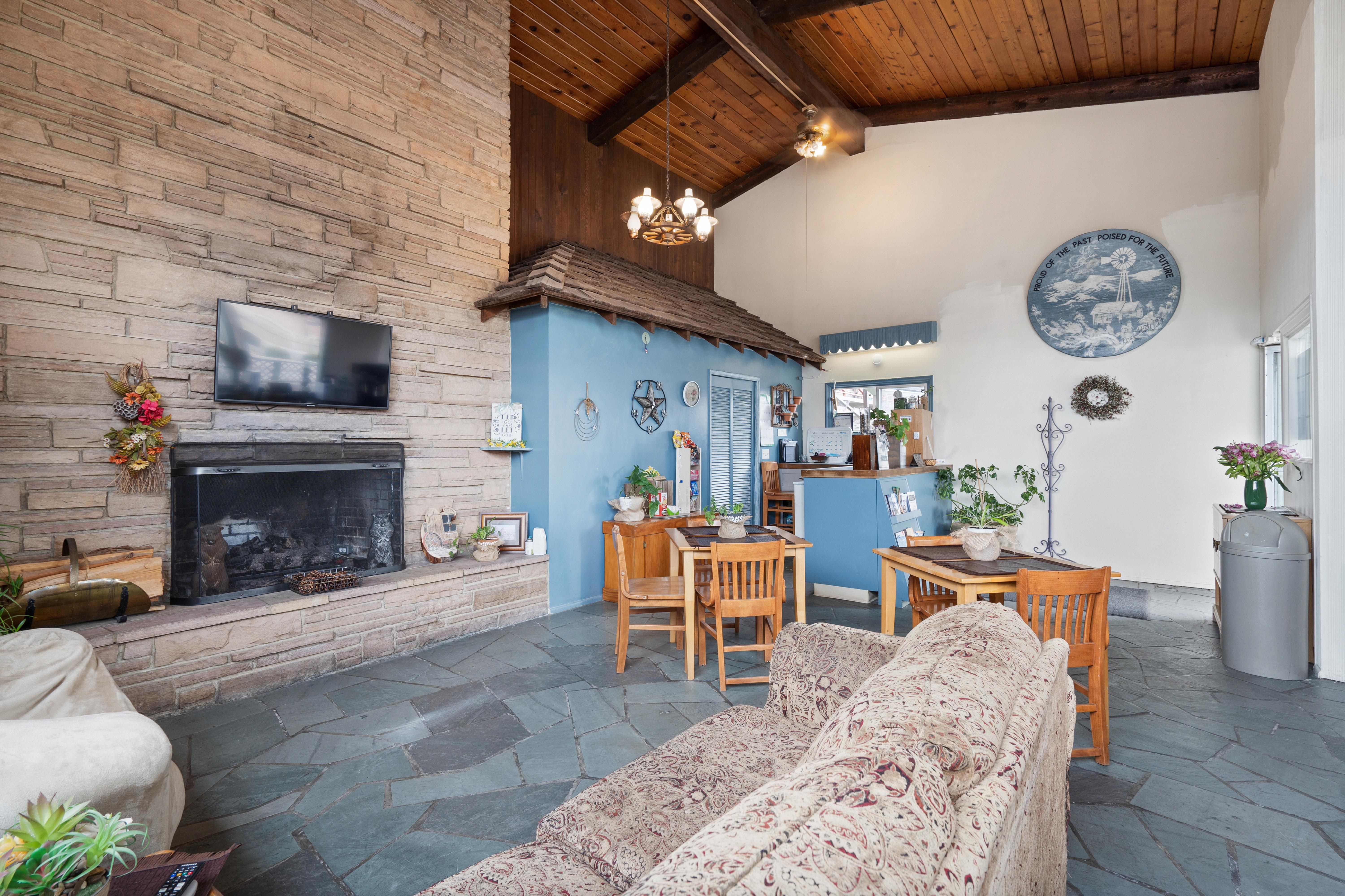 Oyo Silver Spur Hwy 20 Hotel 2*