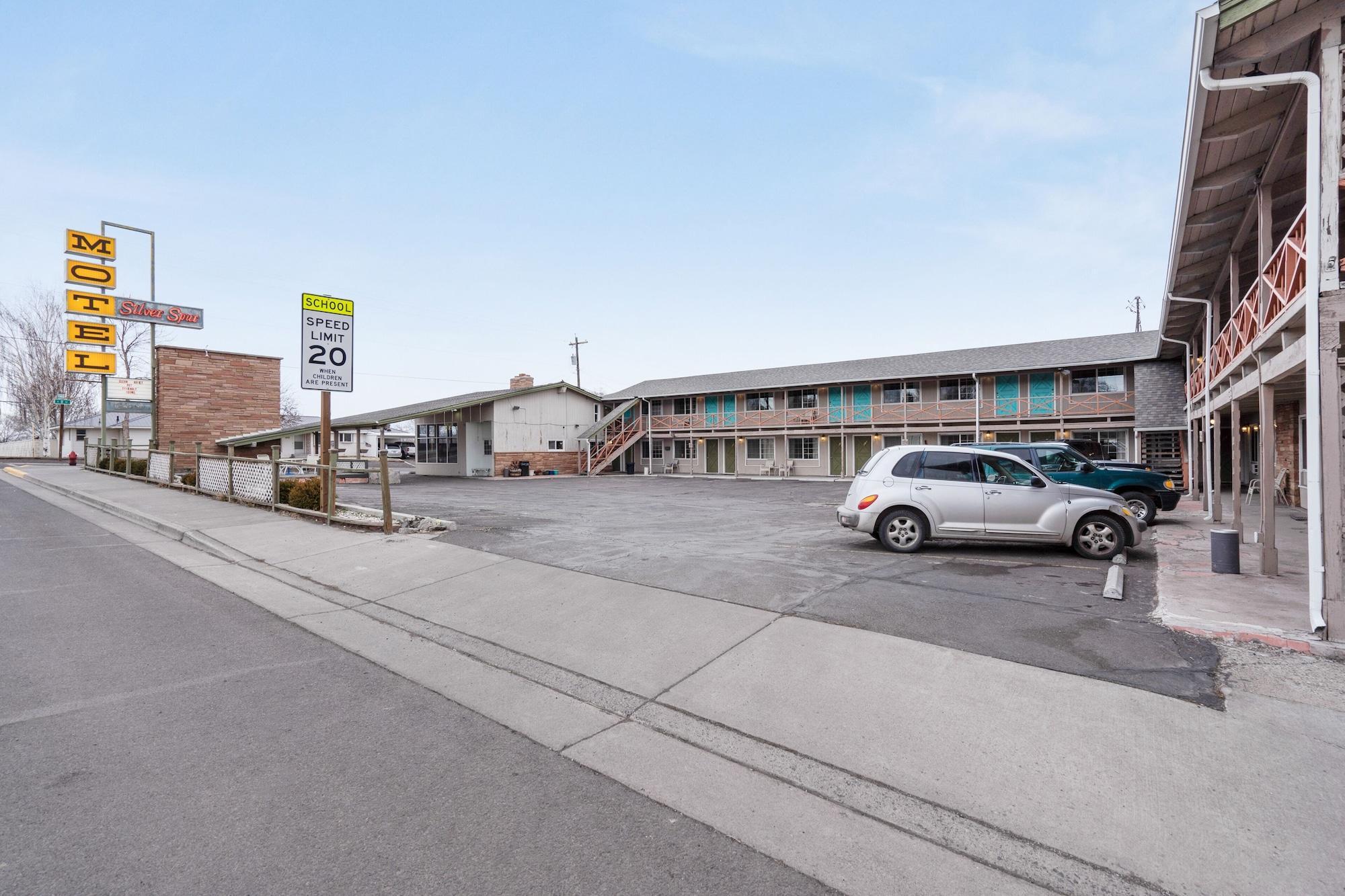 Hotel Oyo Silver Spur Hwy 20 2*